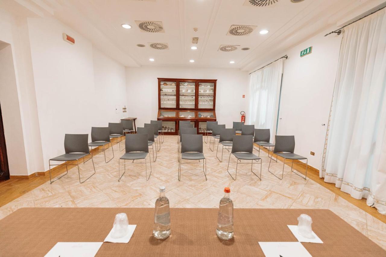Grand Hotel Croce Di Malta مونتيكاتيني تيرمي المظهر الخارجي الصورة